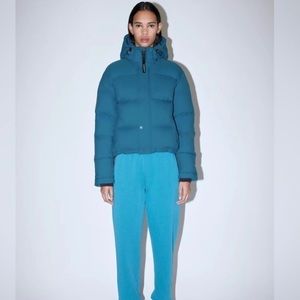 Aritzia Super Puff Shorty in Teal size Medium